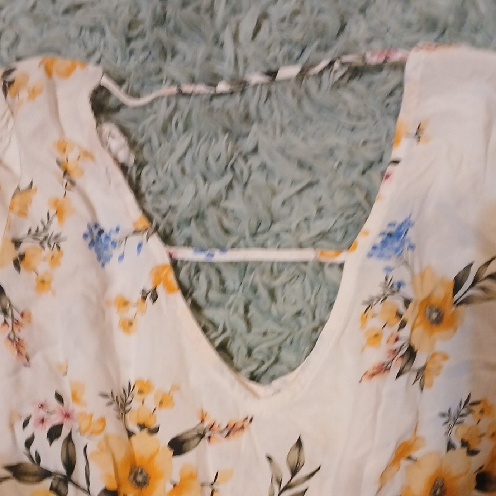 Chic Floral V-Neck Blouse with Long Sleeves - Picture 6 of 7